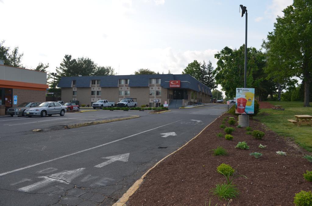 Econo Lodge Milldale - Southington Exterior foto
